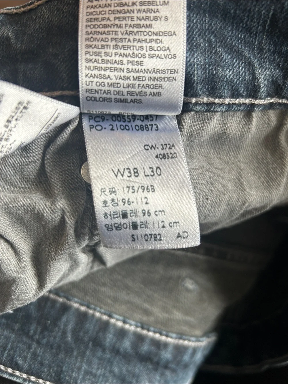 Levi's Men’s Jeans in Dark Blue Wash - Relaxed Fit
